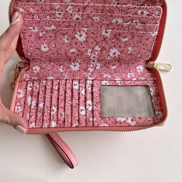Authentic Pale Pink Michael Kors Wallet - Picture 6 of 11